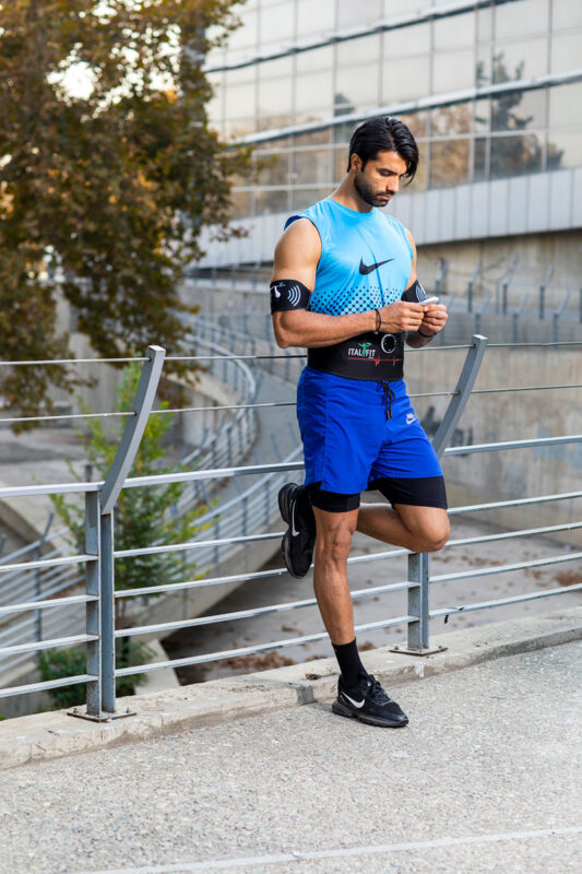 دو دستگاه بازوبند دکمه‌ای ای ام اس + یک کنترلر